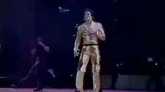 迈克尔杰克逊太空步视频,迈克尔·杰克逊舞动宇宙的经典瞬间