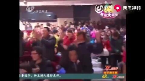 农民唱歌震惊全场视频,农民歌唱震撼全场